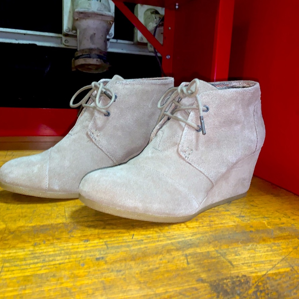Toms wedge lace up boots size 10